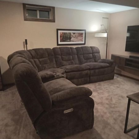 Super Suite With Sauna, Pool Table And Arcade Game Lansing Extérieur photo