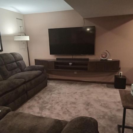 Super Suite With Sauna, Pool Table And Arcade Game Lansing Extérieur photo