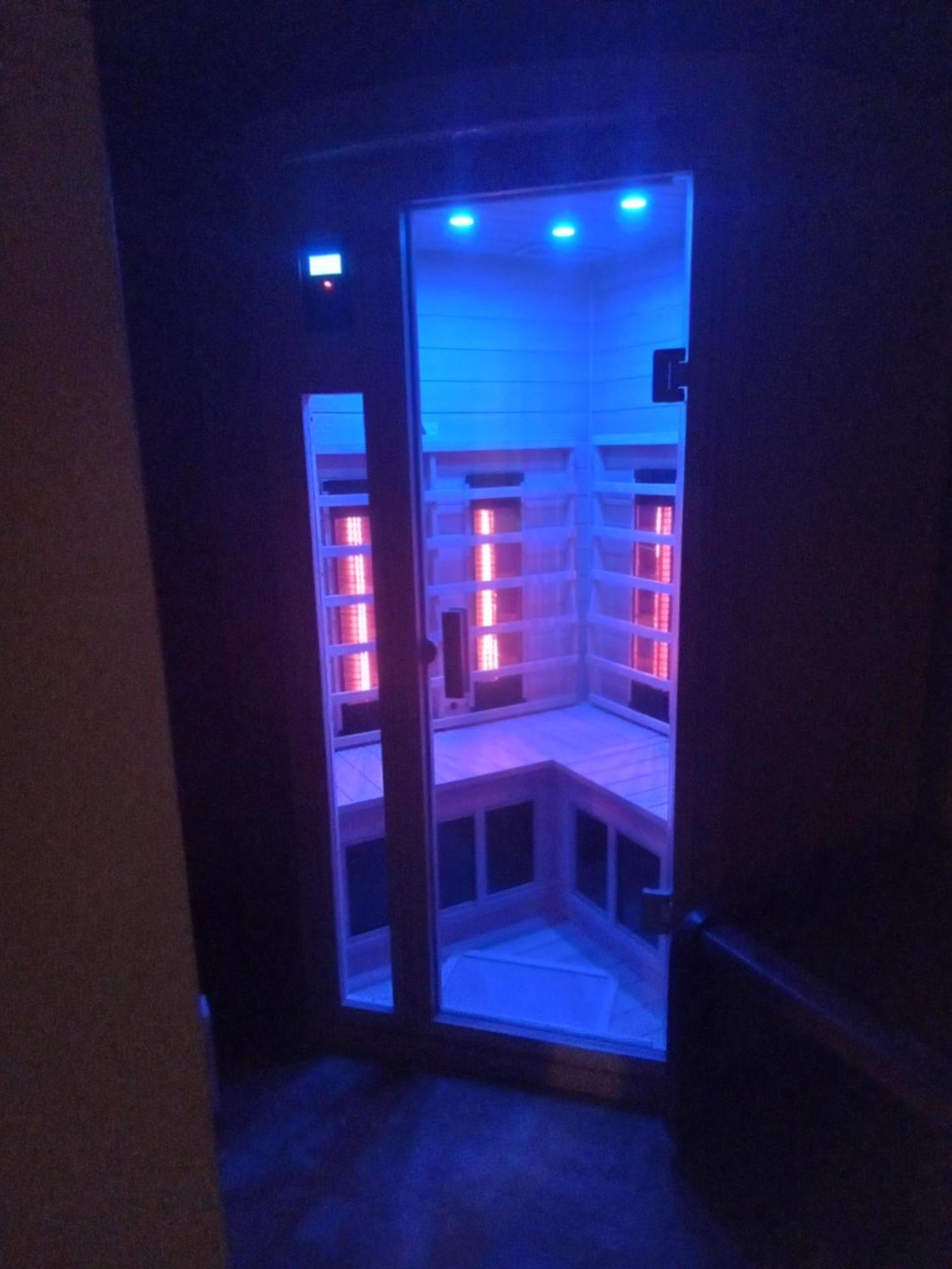 Super Suite With Sauna, Pool Table And Arcade Game Lansing Extérieur photo