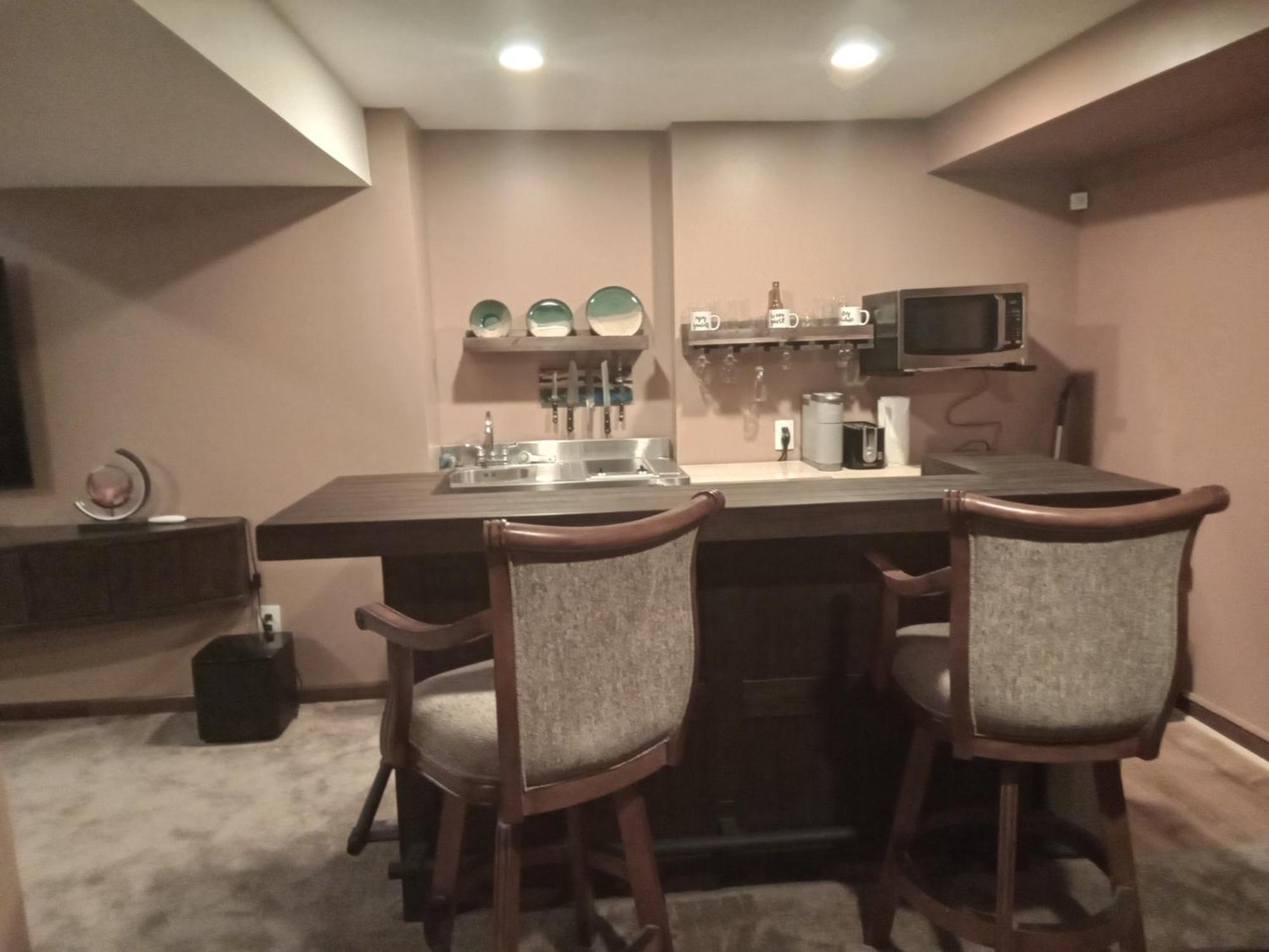 Super Suite With Sauna, Pool Table And Arcade Game Lansing Extérieur photo