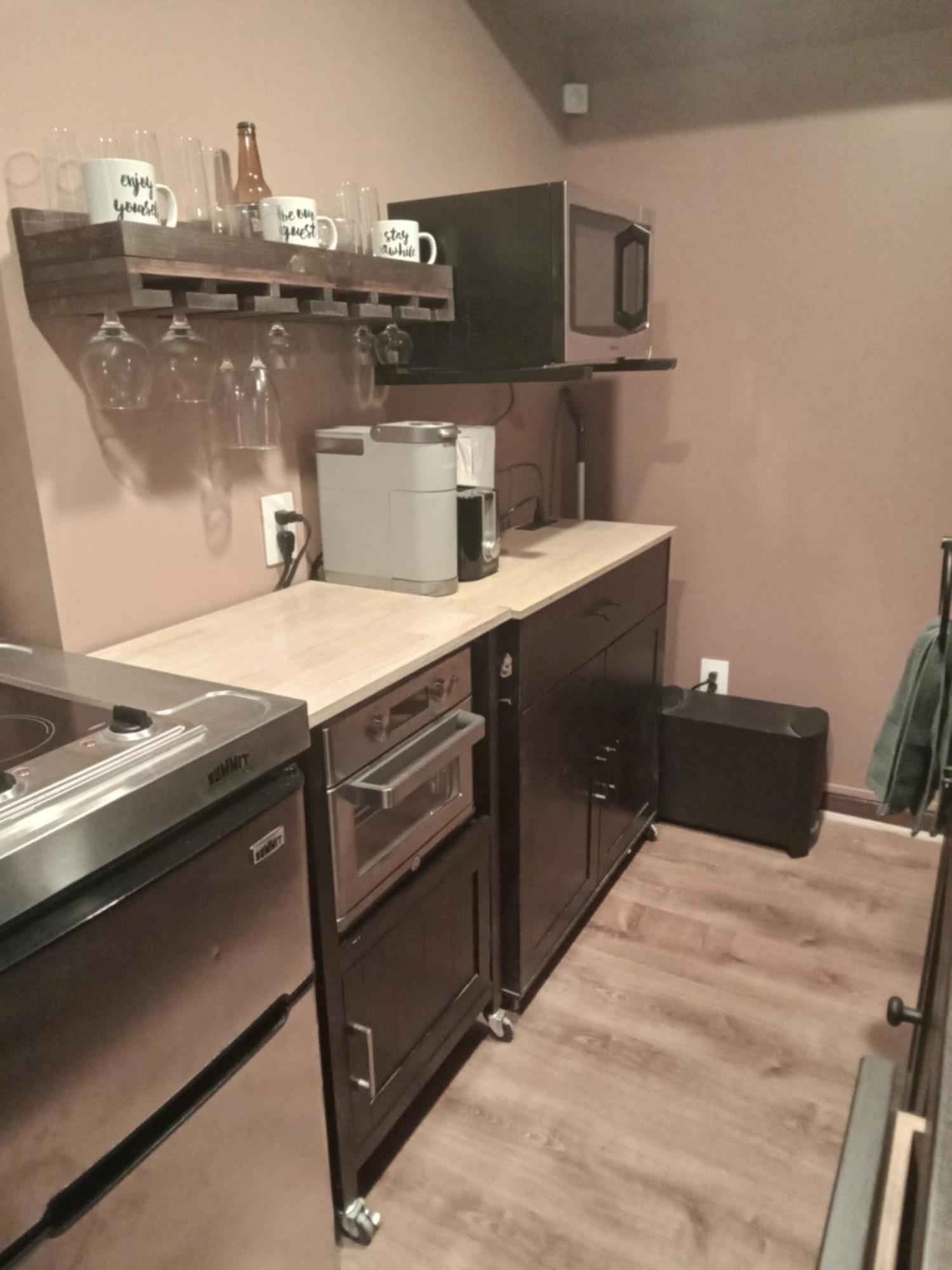 Super Suite With Sauna, Pool Table And Arcade Game Lansing Extérieur photo