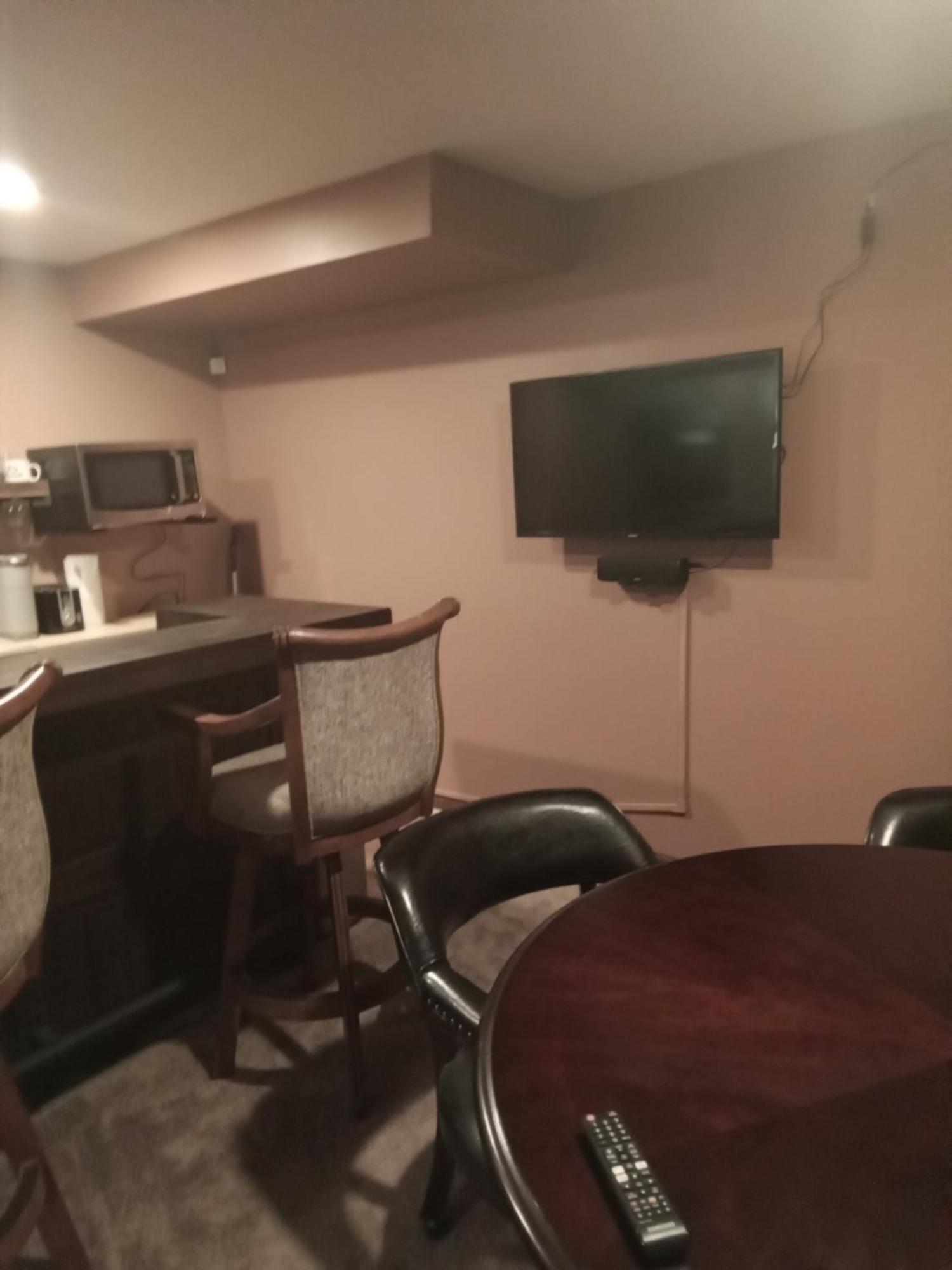 Super Suite With Sauna, Pool Table And Arcade Game Lansing Extérieur photo